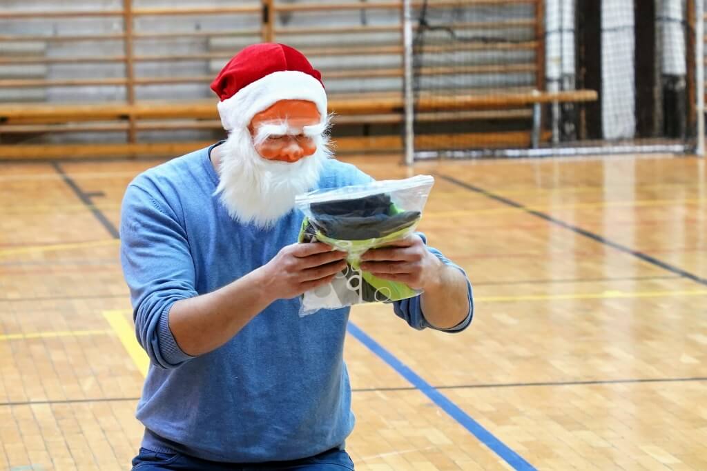 Új futóruhát hozott az egyesület Mikulása